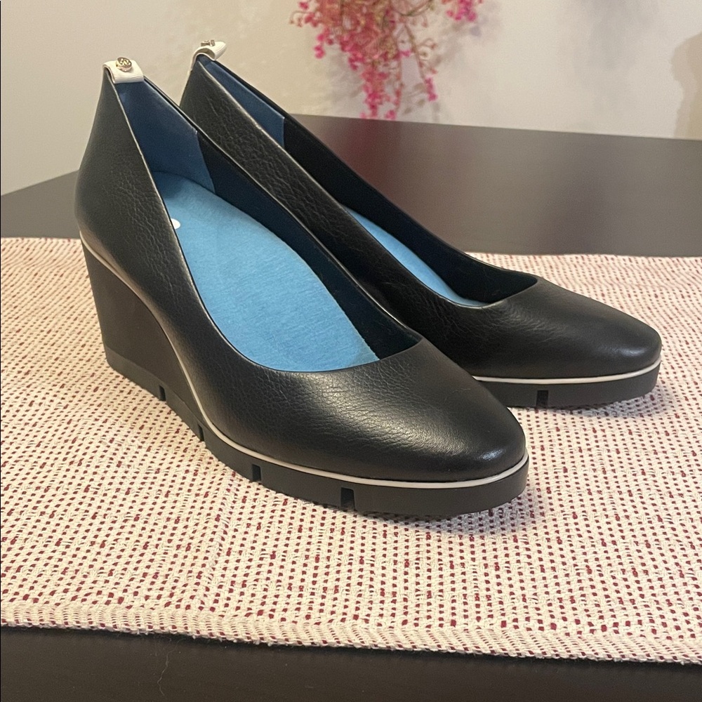 NWOT Black Wedge Heel Women's Shoes